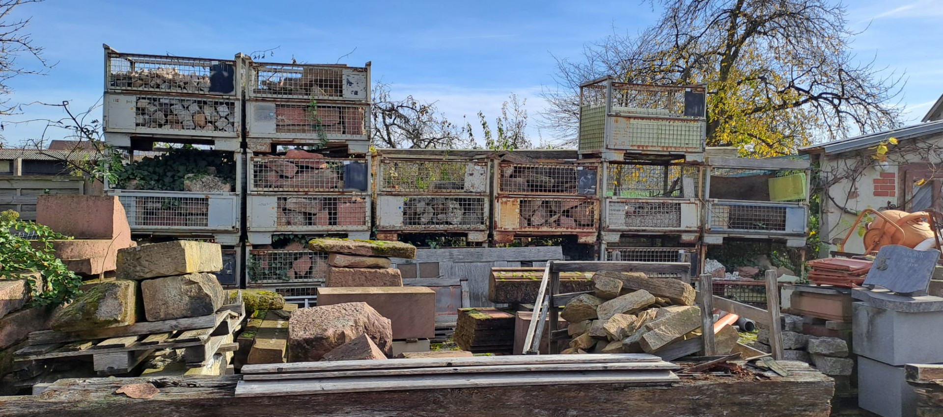 Räumung im Natursteinlager